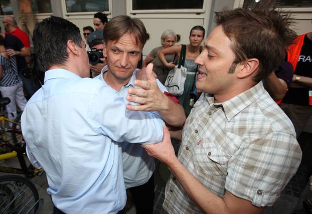 ARHIVA - 2010. Zagreb: Aktivisti za Varšavsku prosvjedovali pred sjedištem SDP-a 