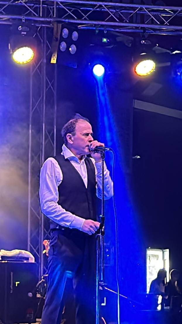 FOTO Prepoznajete li ga? Prlja se zanio na koncertu u Osijeku i ostao bez gustih crnih brkova!