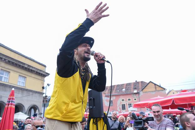 Zagreb: Dubioza kolektiv održali mini koncert na tržnici Dolac