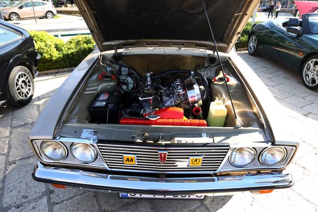 Šibenik: Uskršnji Oldtimer Promo Tour na šibenskoj rivi 