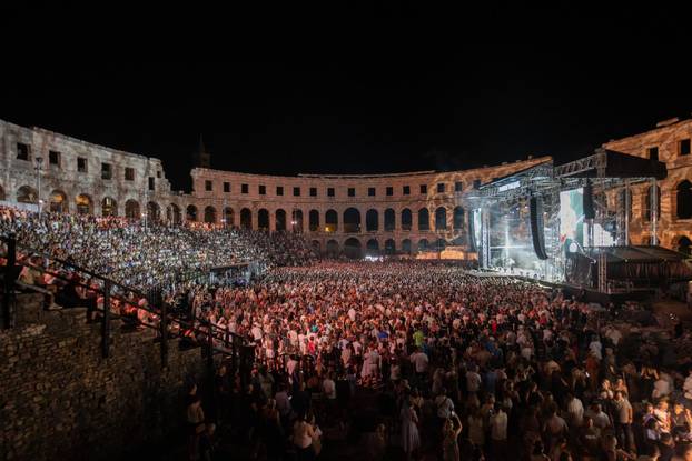 Pula: Parni valjak održao koncert u prepunoj Areni 