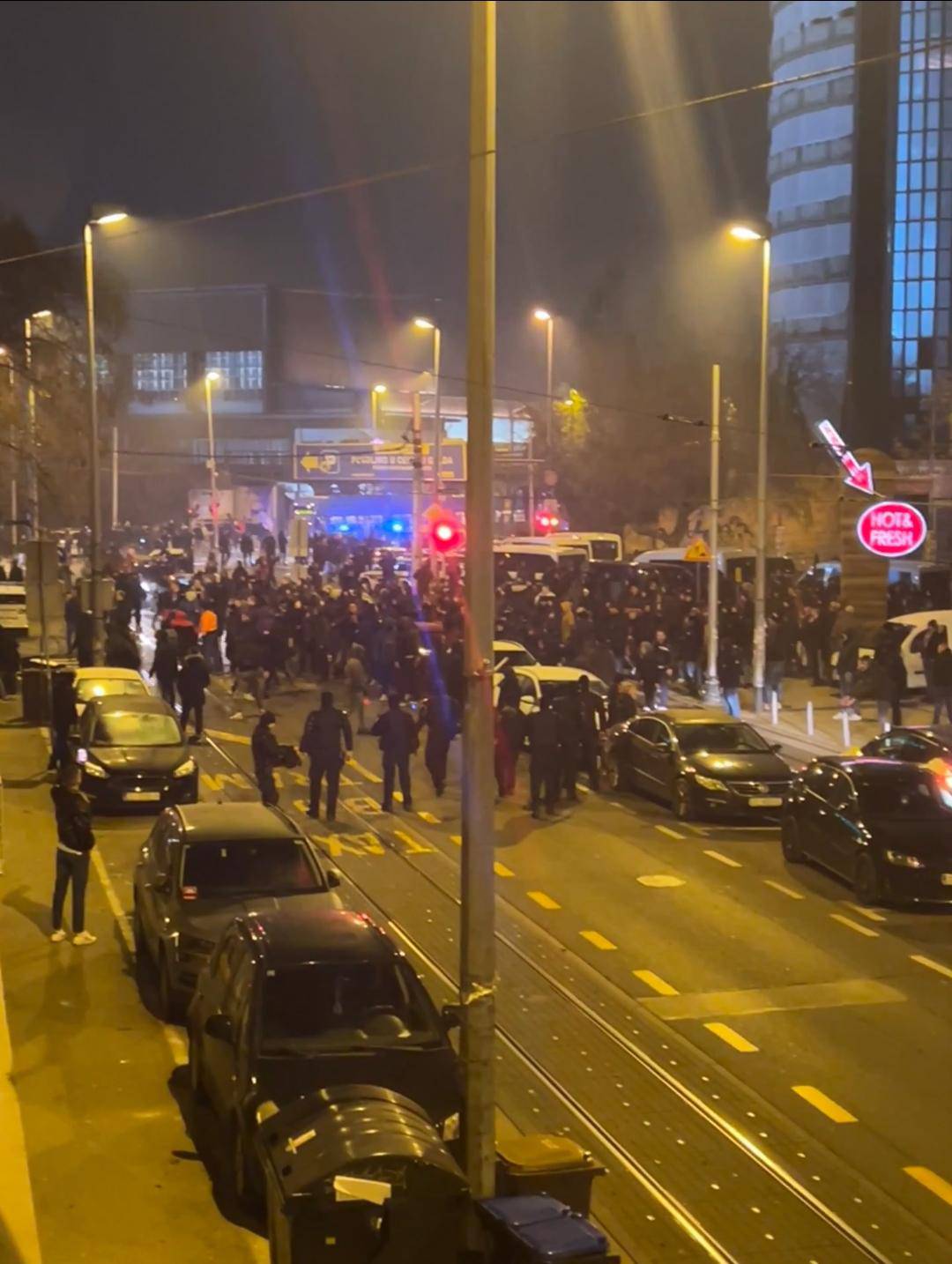 VIDEO Drama nakon utakmice u Zagrebu: Torcida napala policiju