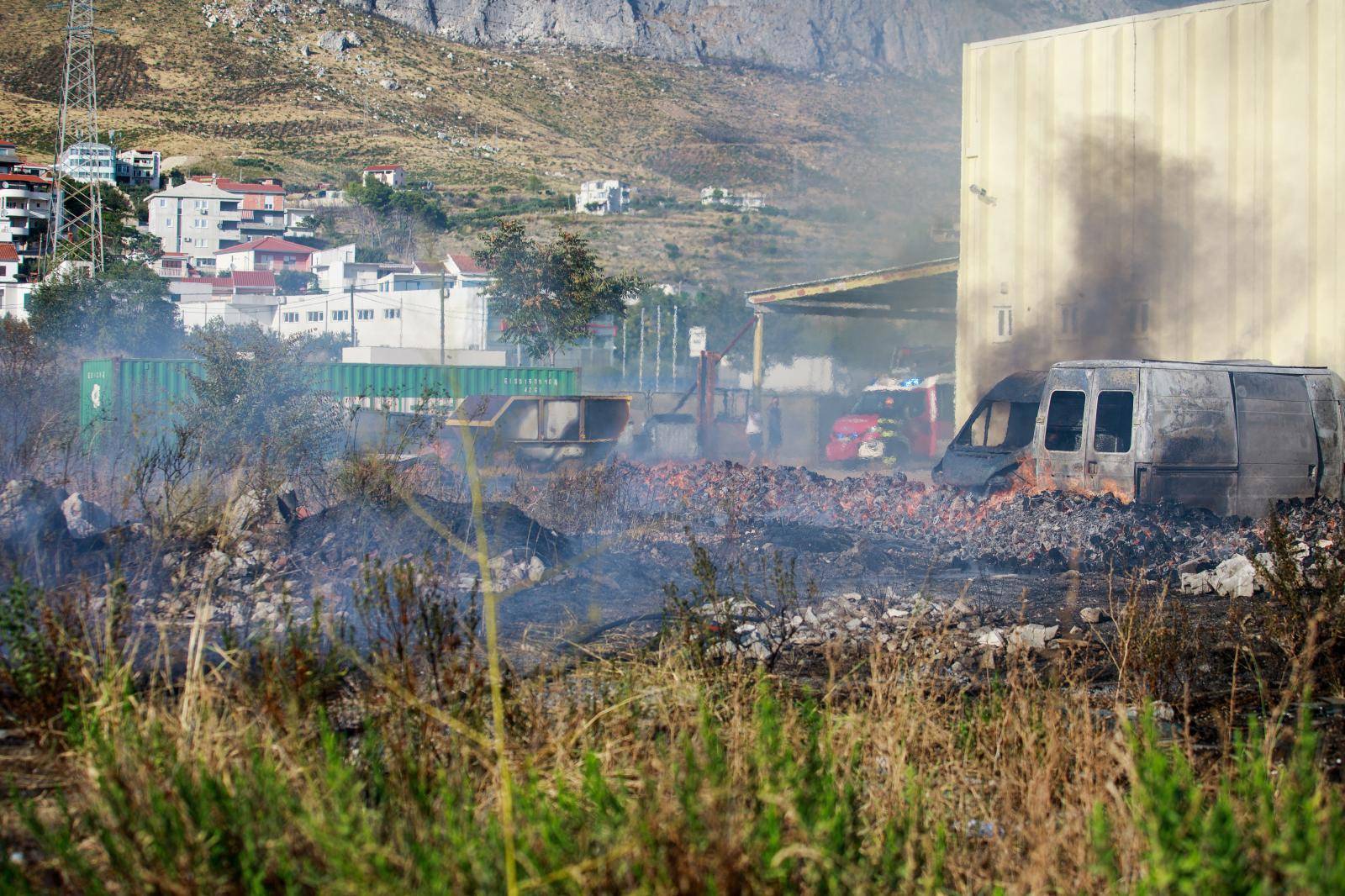 Opet požar u splitskom TTTS-u: Izgorjelo je osam kombija