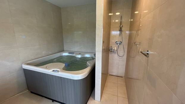 FOTO Vila iznad Malinske ima bazen i predivan pogled na more - Evo koliko bi vas koštala