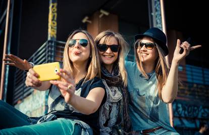 Na vagi: Tri razloga za i tri razloga protiv 'kulture selfieja'