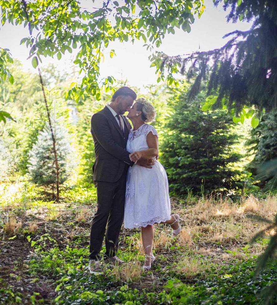 Naš glumac zaprosio je kolegicu u kazalištu, a sad su se vjenčali: Medeni mjesec će biti doma...