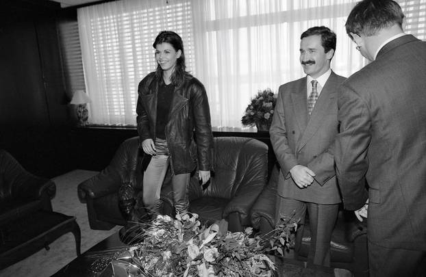 Zagreb: Povratak Anice Kovač s izbora za Miss svijeta gdje je okrunjena prvom pratiljom, 20.11.1995.