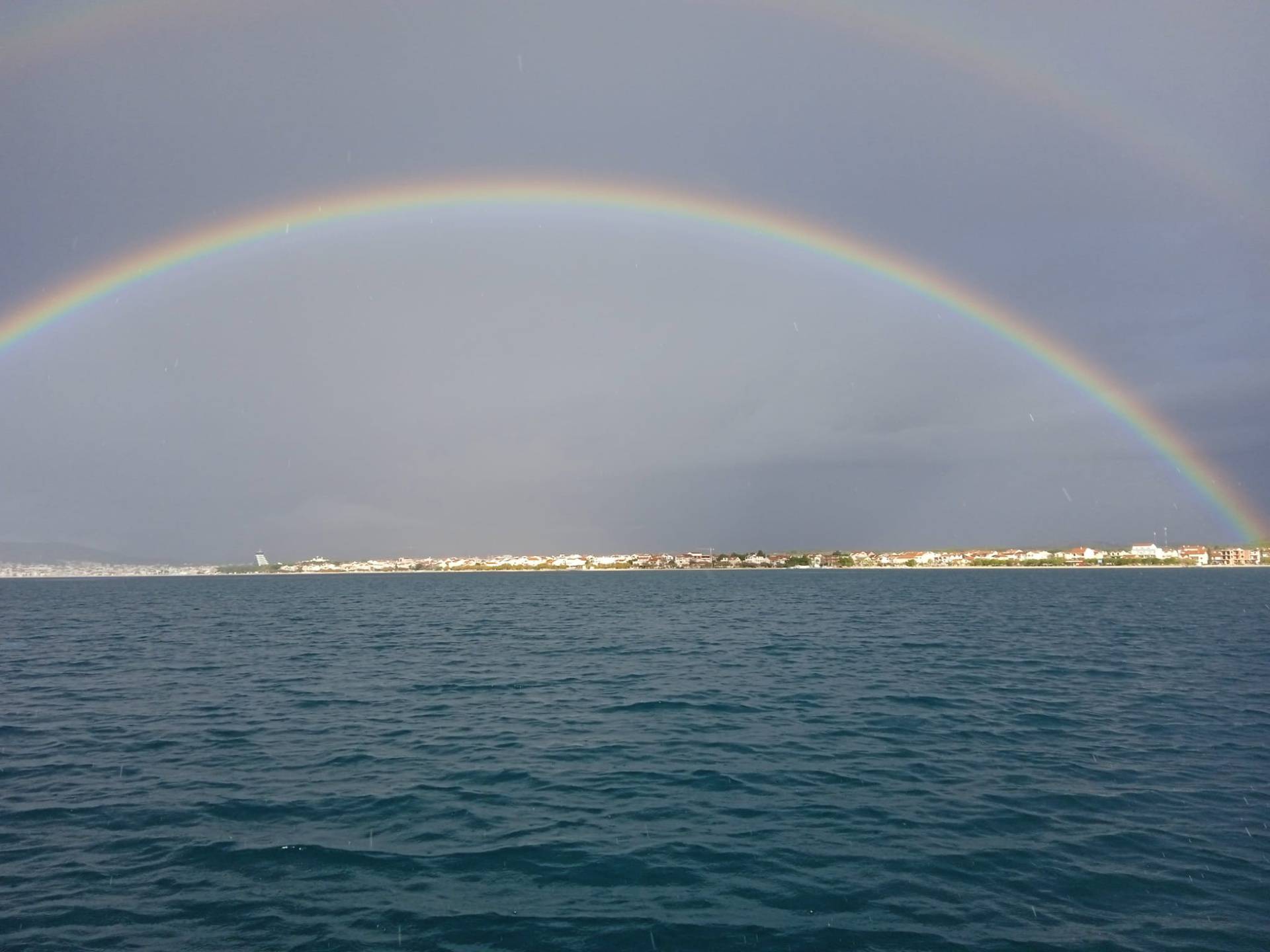 FOTO Pogledajte spektakularnu dugu koja 'isijava' iz zvonika