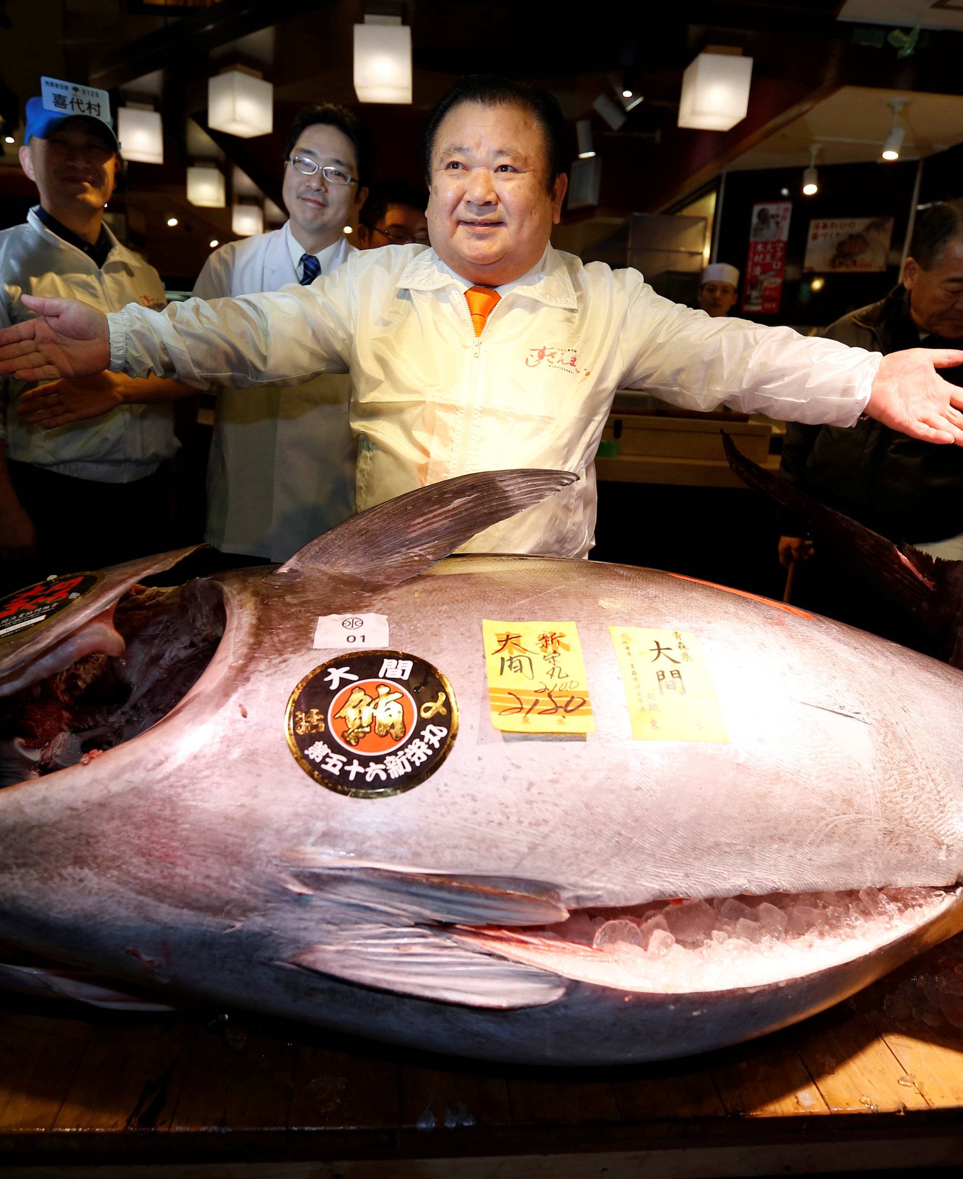 Kiyomura Co's President Kiyoshi Kimura, who runs a chain of sushi restaurants Sushi Zanmai, poses with a 212 kg bluefin tuna at his sushi restaurant outside Tsukiji fish market in Tokyo, Japan