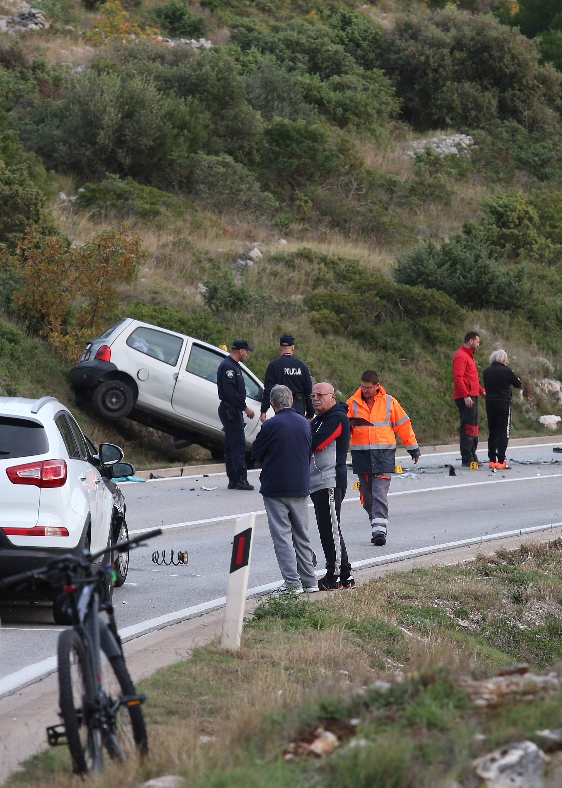 Krš i lom na ulazu u Šibenik: BMW bez pola prednjeg dijela