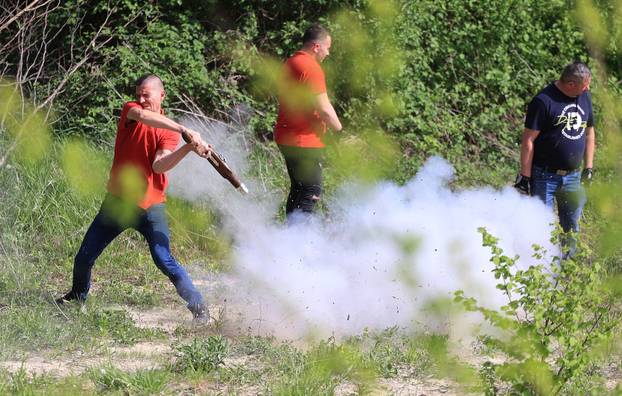 Stoljećima stara tradicija pucanja iz kubura na Uskrsni ponedjeljak u Velikom Taboru