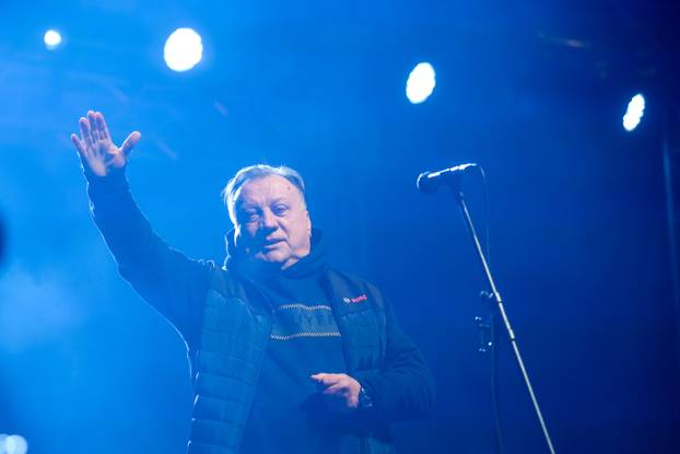 Halid Bešlić nastupa na otvorenju 199. Samoborskog fašnika
