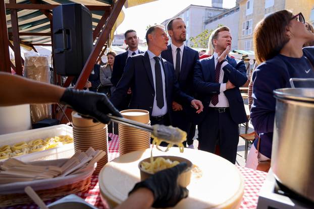 Zadar: Predsjednik Hrvatskog sabora Gordan Jandroković obišao je manifestaciju pod nazivom „Pijat na Pijaci“ 