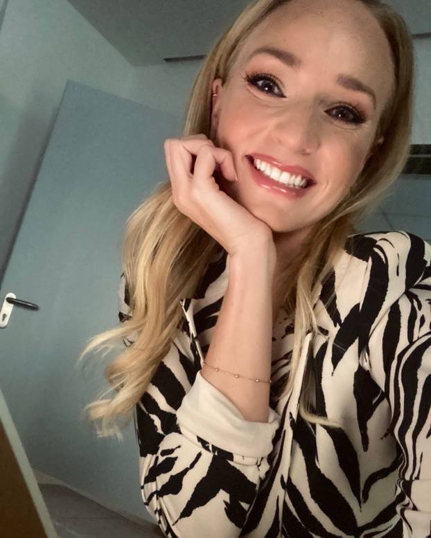 FOTO Napravila gaf uživo koji je obišao Europu. Atraktivna TV voditeljica ljubi Kovačeva šefa