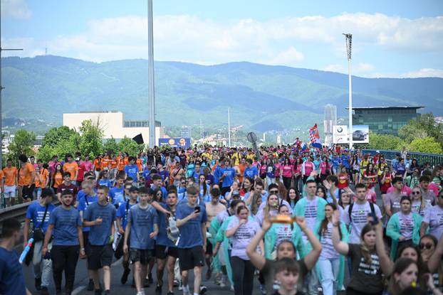 Zagreb: Maturanti preko Mosta slobode uputili se prema Bundeku