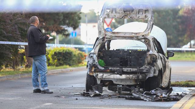 Zapalili auto Ubera: Dvojica su pritvorena, dvojica puštena