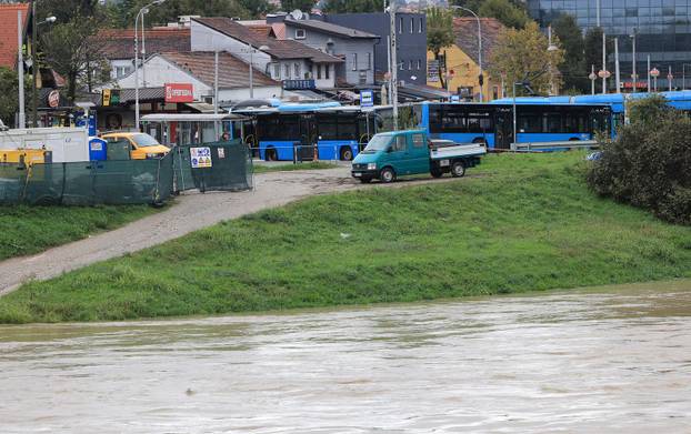 Sava se u Zagrebu izlila iz korita