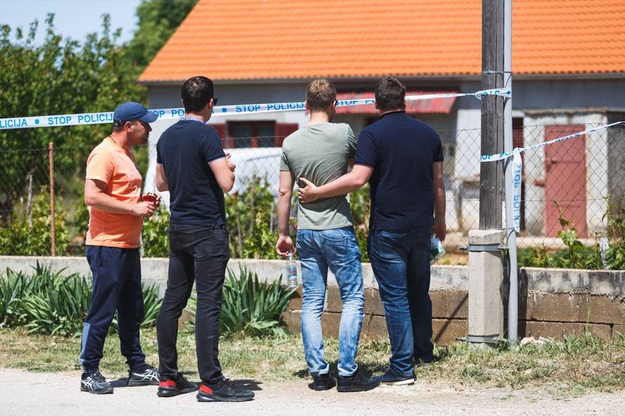 Biljane Donje: Vojskao dvezla vojni avion u bazu