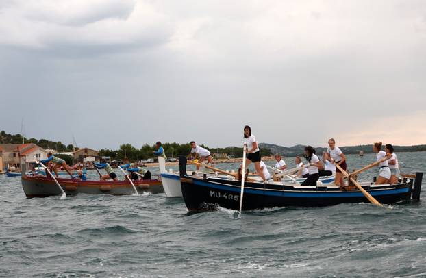 FOTO Ženska regata u Betini oduševila mještane i turiste
