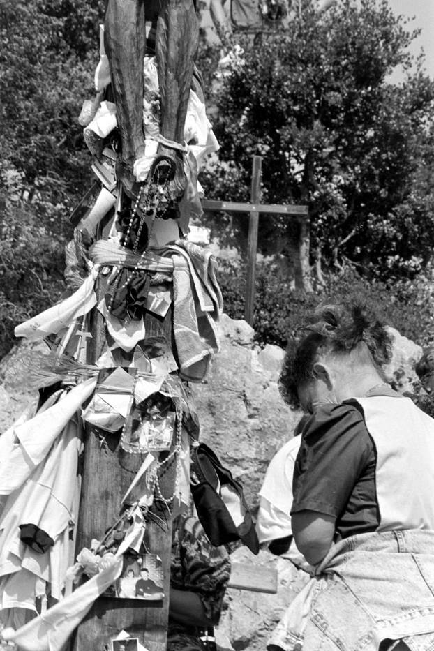Brojni vjernici na obilježavanju 10. godišnjice ukazanja u Međurgorju, 25.6.1991.