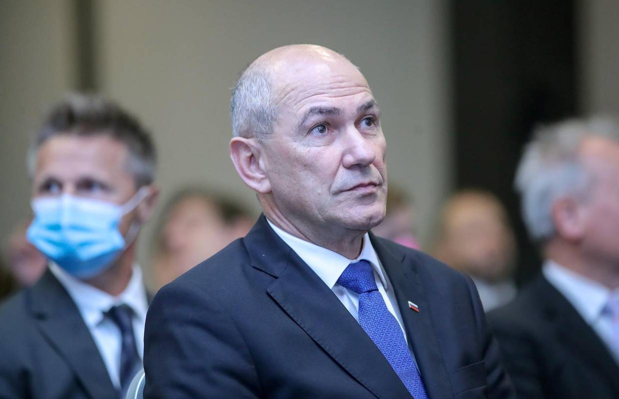 Janša poslao pismo svim građanima, moli ih da se cijepe