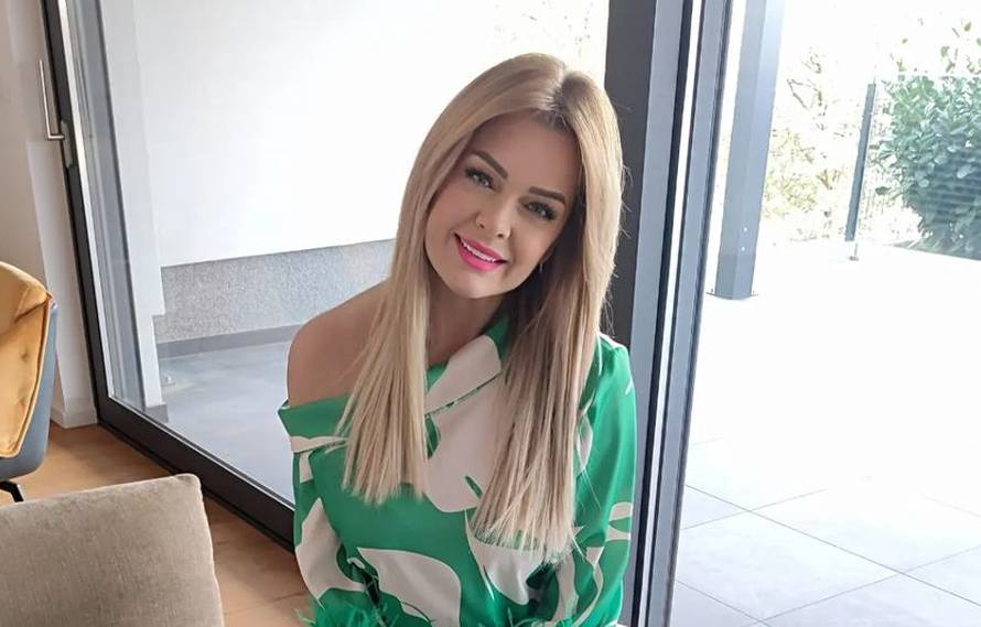 Kućno izdanje zvijezde 90-ih, Minea pozirala bosa: 'Kao lutka si, uvijek tako lijepa i prirodna'