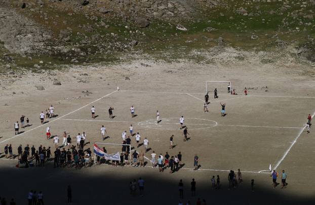 ARHIVA: Utakmica na dnu isušenog Modrog jezera koje danas doseže rekordan vodostaj