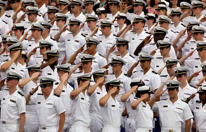 Američka mornarica priznat će i sklapati istospolne brakove