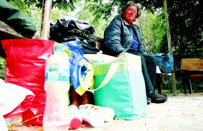 Branitelj s obitelji živi na klupi u zagrebačkom parku