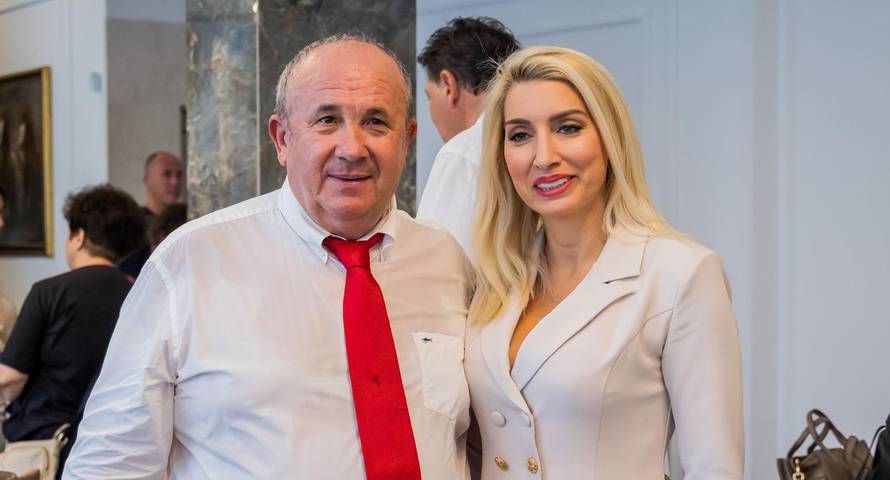 Kerumova Fani u elegantnoj sako haljini i s Rolexom na ruci vrijednim oko 50.000 eura