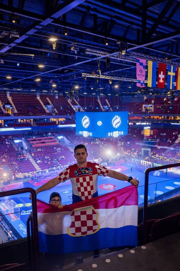 FOTO Čak su i njemački ovčari za nas! Ovako se hrvatski navijači nabrijavaju za polufinale Eura