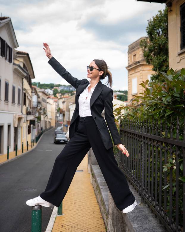 FOTO Ovo je djevojka koju ljubi Igor Kojić: Bila je na izboru za miss, pa je ušla u SDP...