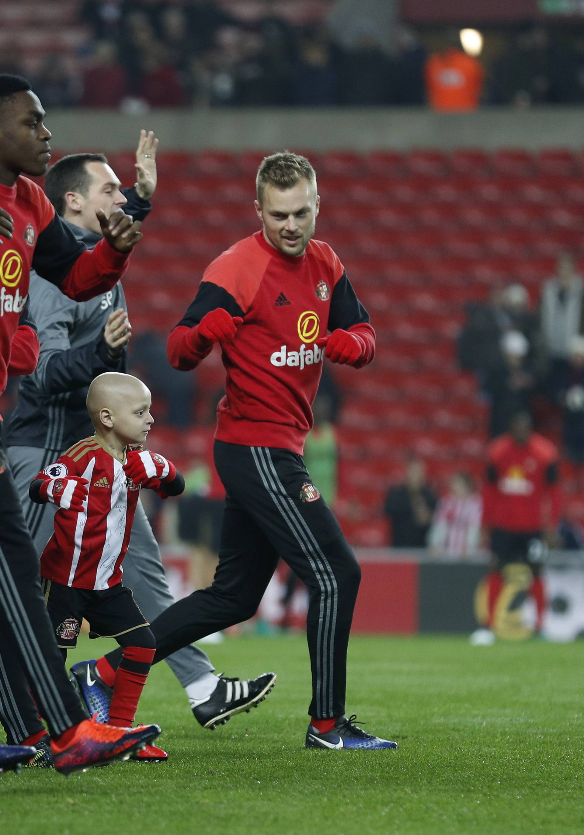 Sunderland's Sebastian Larsson and mascot Bradley Lowery before the game