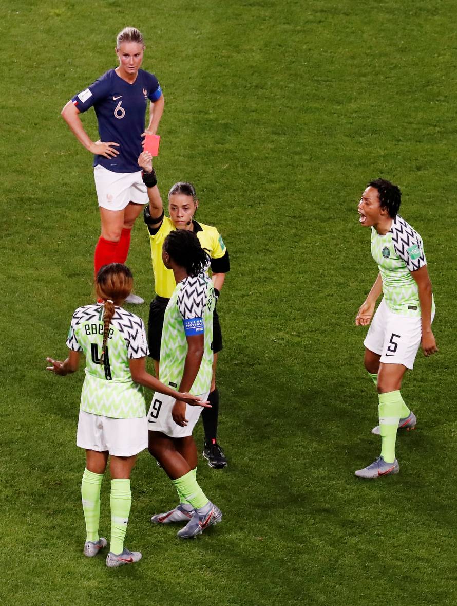 Nigerija poludjela na ponovljeni penal, VAR pomaže domaćima