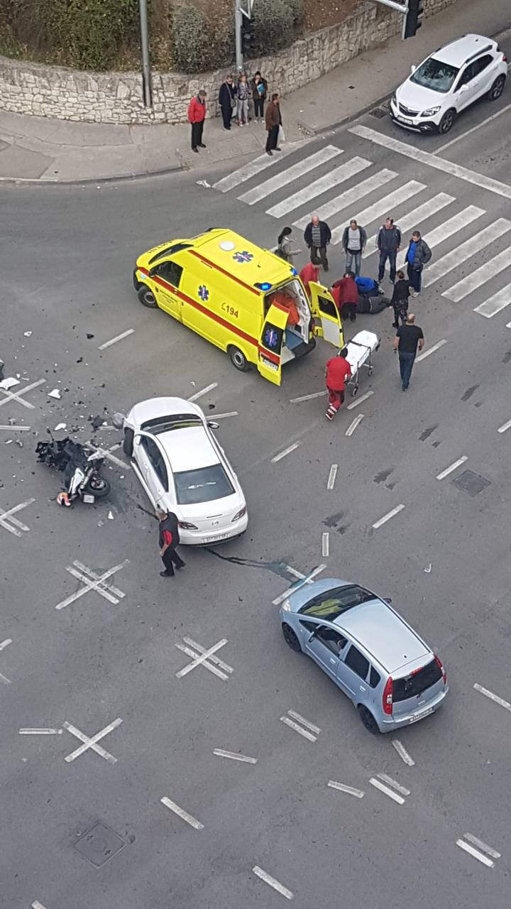 Vozač motora završio u bolnici nakon sudara s autom u Splitu