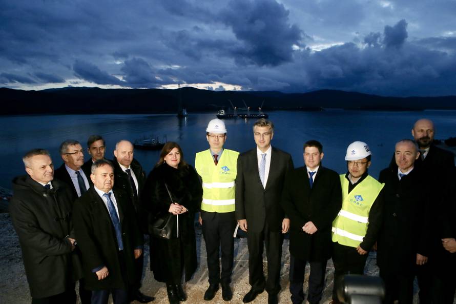 PloÄe: Premijer PlenkoviÄ obiÅ¡ao gradiliÅ¡te PeljeÅ¡kog mosta
