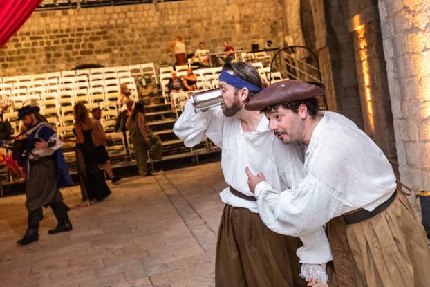 Dubrovnik: Otvoren 12. Midsummer Scene Festival premijerom predstave "Jedan za sve"