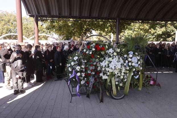 Posljednji ispraćaj Gorana Bareta na Gradskom groblju u Vinkovcima