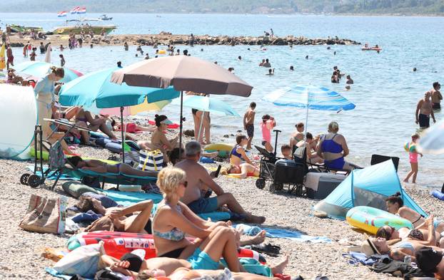 Vodi?ke plaže prepune kupa?a
