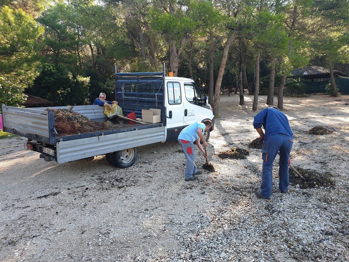 Sad je plaža Pilatuša kao nova: Čistili  je osnovnoškolci, vrtićani, njihove tete, pomogli i mještani