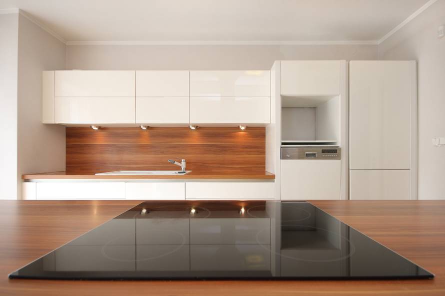 Kako očistiti staklenu ploču štednjaka? Koristite suhu krpu