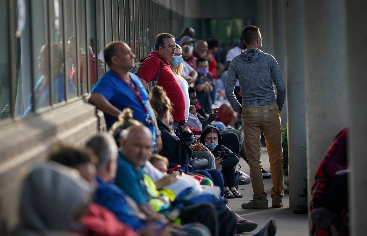 U Americi još 1.5 milijuna ljudi ostalo bez posla, ukupno njih 45