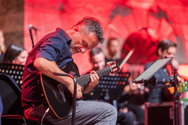 Vela Luka:  Koncert Nine Bardić i Acustic benda povodom manifestacije Trag u Beskraju