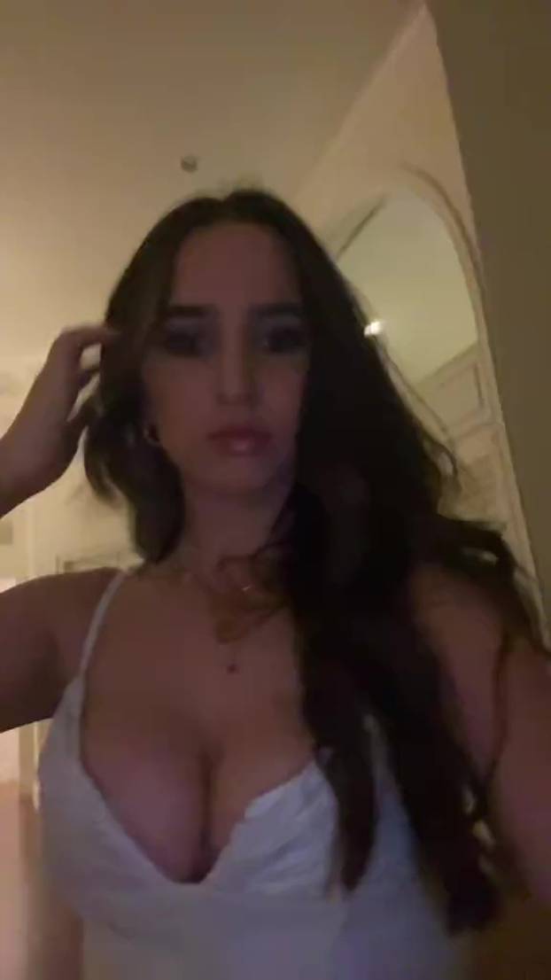 Gledateljica se borila s bujnim poprsjem na utakmici. Otkrili su tko je: 'Sad i ja navijam za njih'