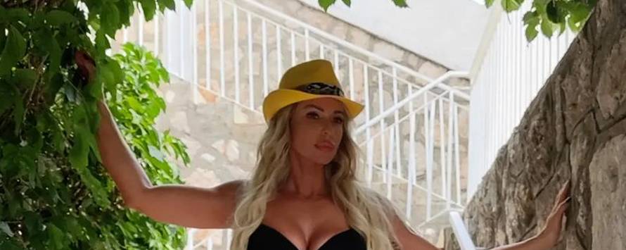 Kao da ne stare! Figuru u badiću ponosno pokazuju, a takvim tijelima pozavidjele bi i mlađe