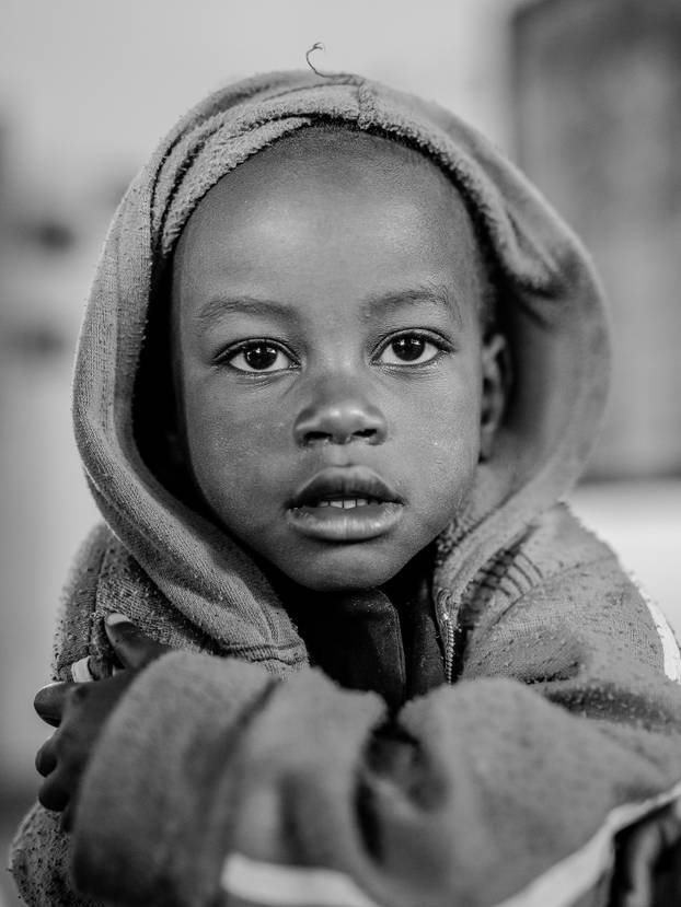 Osijek: Dio postave izložbe fotografija fotoreporterke Pixsella Emice Elveđi "Srce za Afriku"