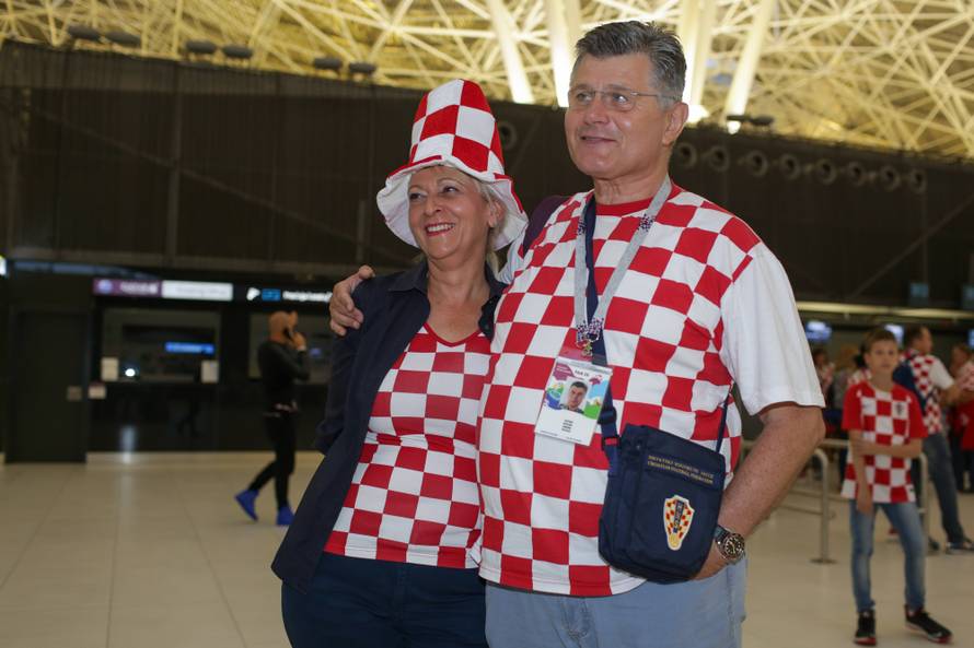Zagreb: Brojne osobe iz javnog Å¾ivota odlaze Äarter letom na finalnu utakmicu HrV - FRA