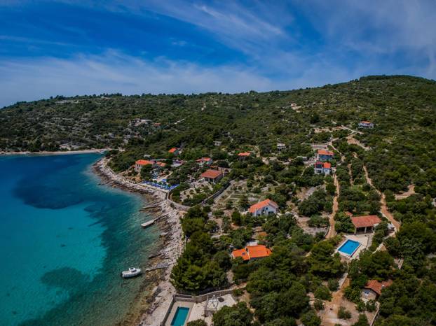 Fotografije iz zraka uvale Krknjaši na Drveniku Velom