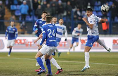 Slaven nakon Dinama zaustavio i Osijek. VAR mu je poništio gol