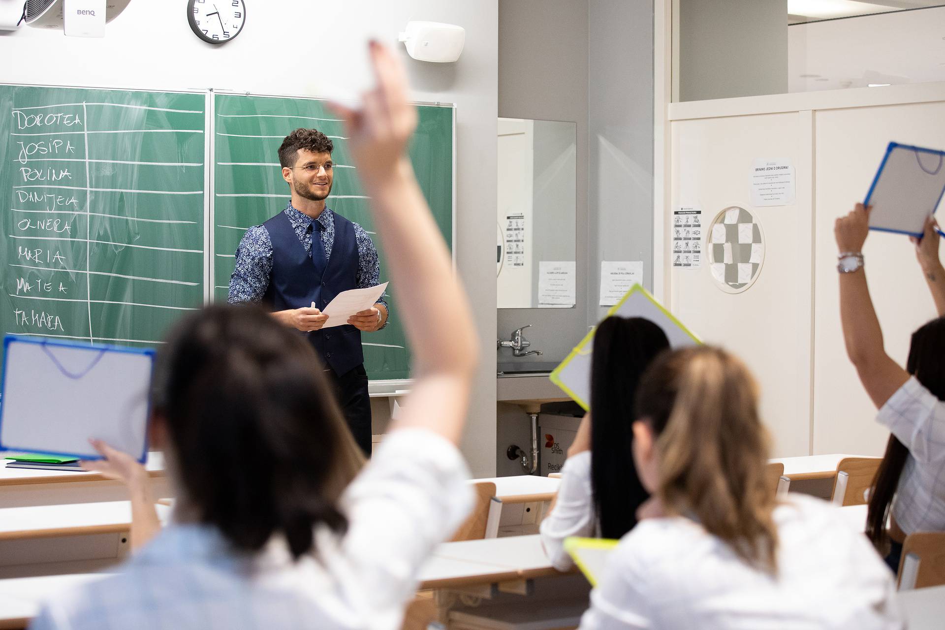 'Profesor Savršeni' djevojkama pripremio ispit znanja: 'Zbog ljubavi ću naučiti i matematiku'